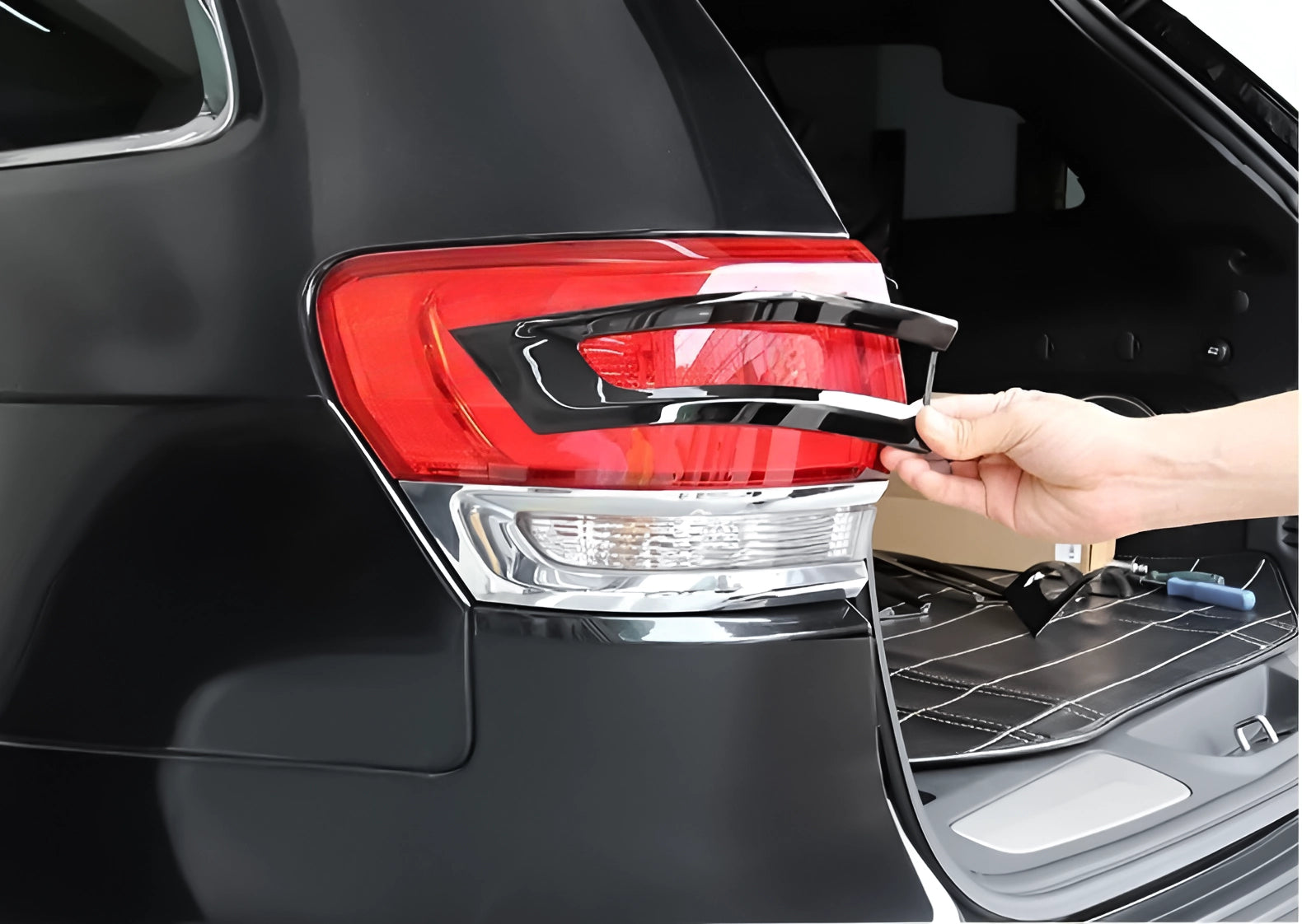 Rear Tail Light Trim - 2014-2020 Jeep Grand Cherokee Wk2